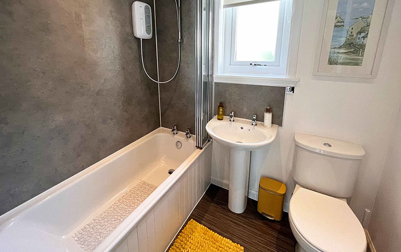 Twin bed accommodation in Dornie at Glas Eilean View with private guest seating area