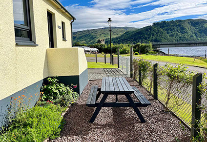 Self Catering Accommodation King Size Double Bedroom in Dornie with Sea Views and WIFI