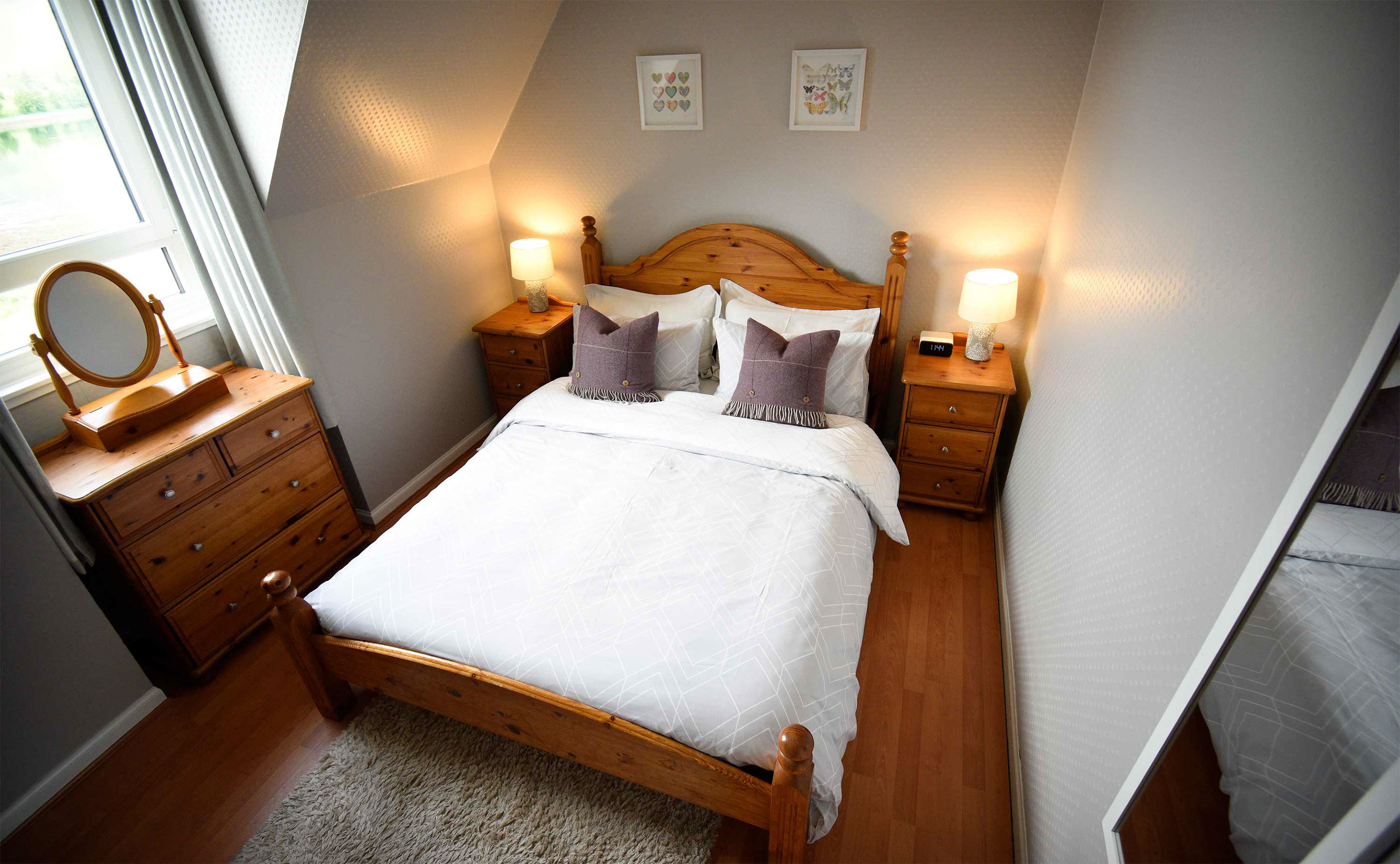 Glas Eilean View Self Catering Accommodation contains a King Size Double Room with sea views and free WIFI