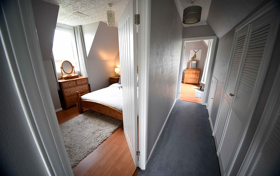 Glas Eilean View is a modern well furnished self catering accommodation with sea views