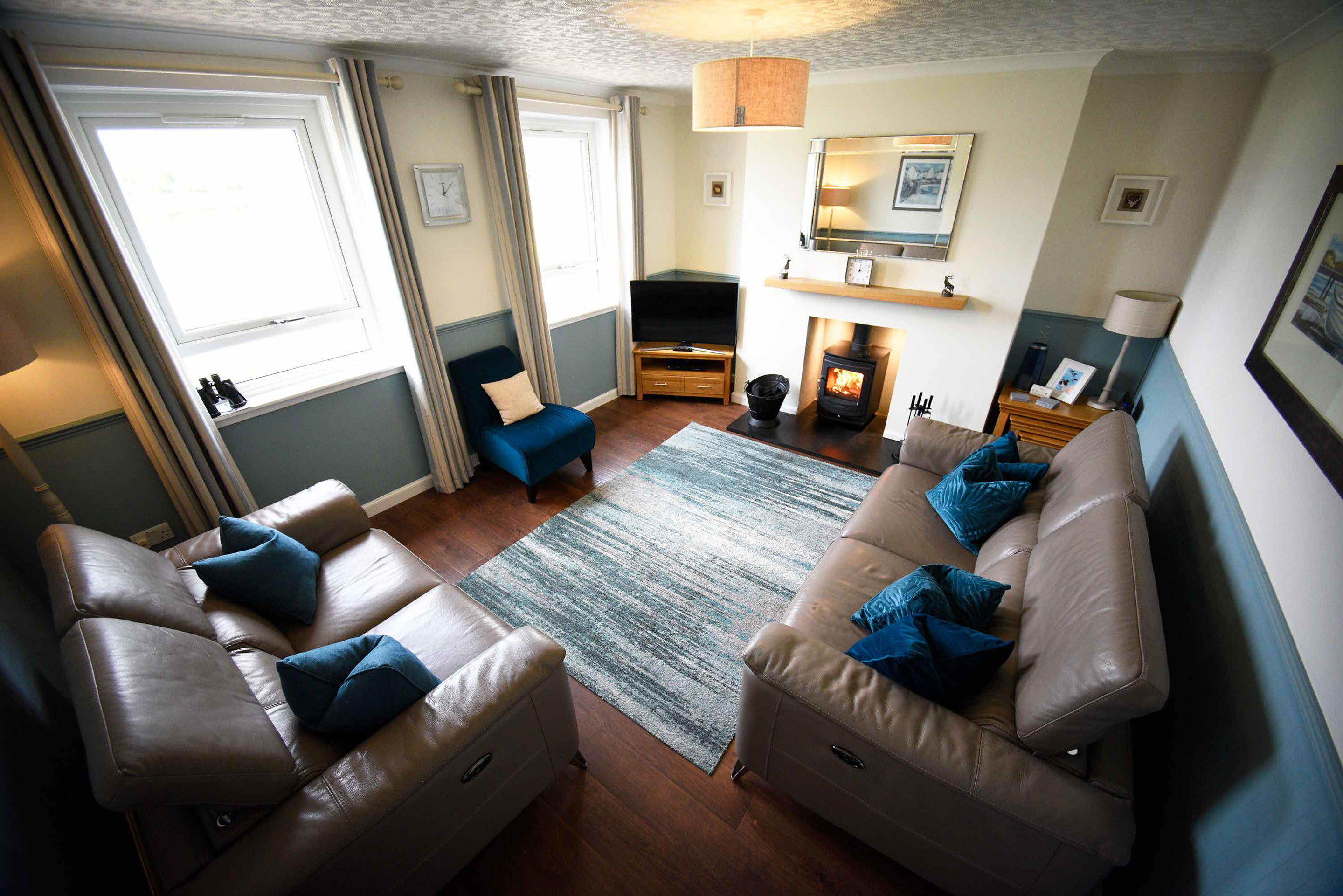 Glas Eilean View Self Catering accommodation in Dornie contains a great living room with Woodburning stove and electric recliner seats