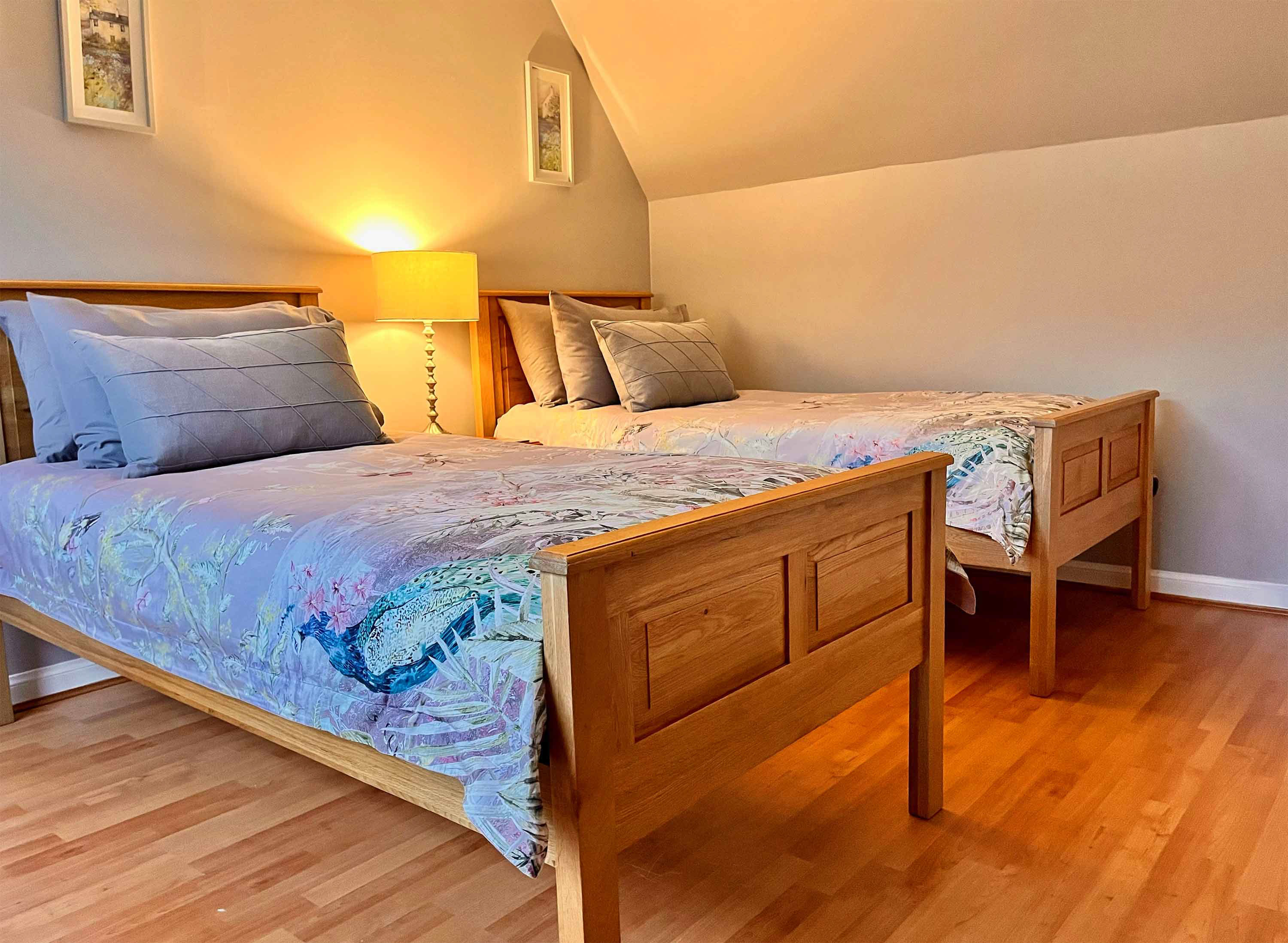 Relax and unwind in Glas Eilean View Twin Room offering a private guest seating area and Superfast WIFI Internet access 